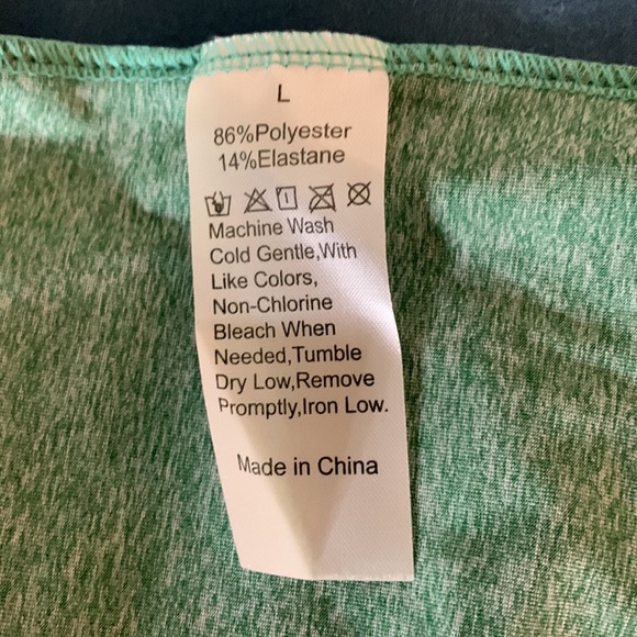 Green Athletic/Athleisure Top - Picture 5 of 5